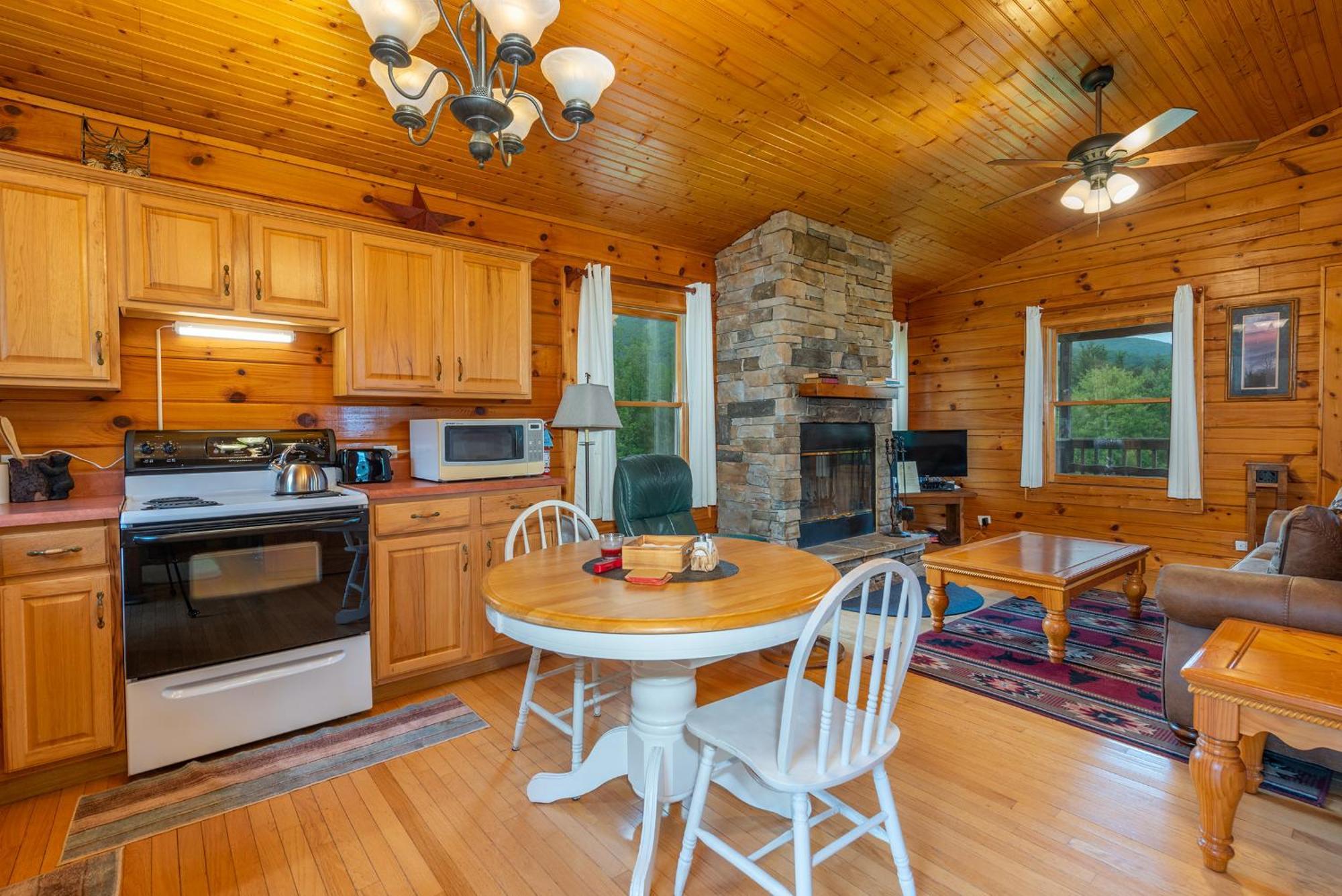 Engadine Inn And Cabins Candler Esterno foto